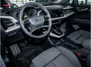 Gebraucht Audi Q4 e-tron 210 kW (286 PS) 2025 Grau (kieselgrau) SUV