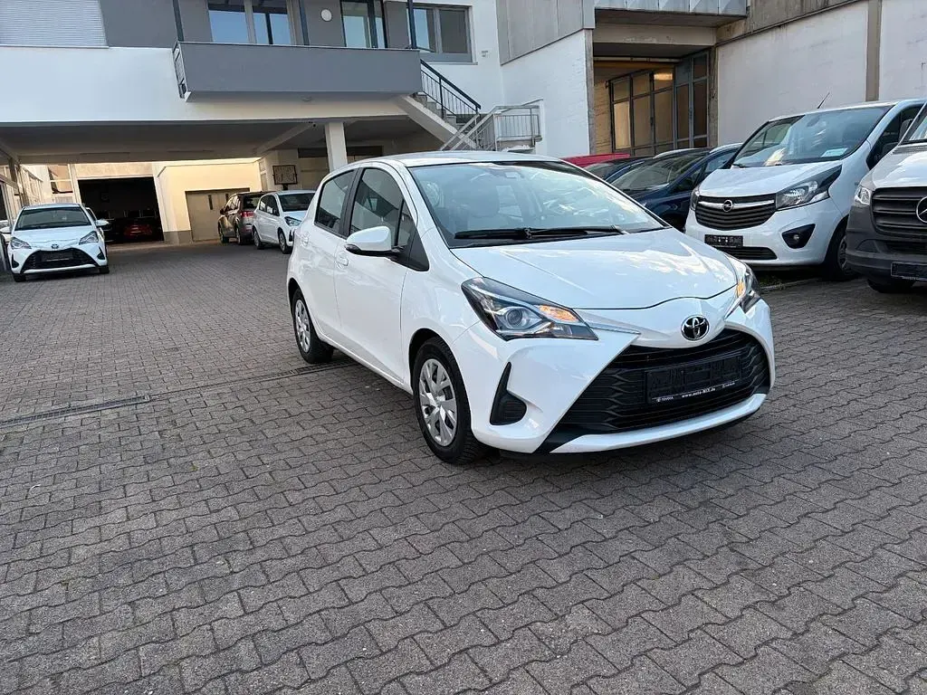 Gebraucht Toyota Yaris Comfort 72 PS (52 kW) 2020 Weiß Limousine