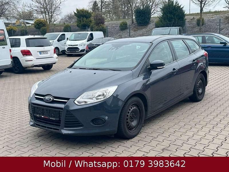 Gebraucht Ford Focus Trend 105 PS (77 kW) 2013 Midnight skygrau metallic Kombi