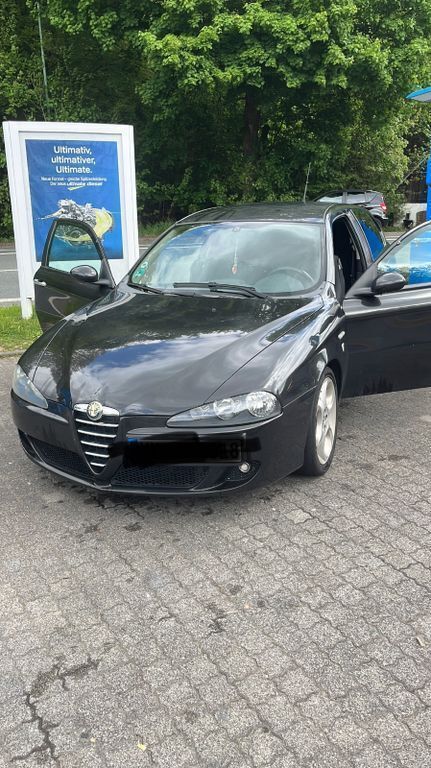 Schwarz Gebraucht 2005 Alfa Romeo 147 Kleinwagen | 800 € (Guter Preis) - Bild 1/4