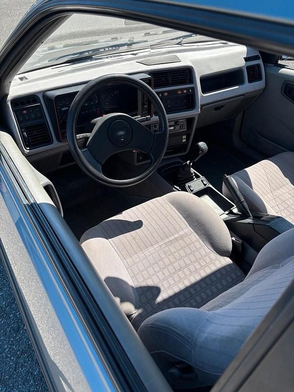 Second-hand Ford Sierra 150 CP (110 kW) 1984 Gri Coupe