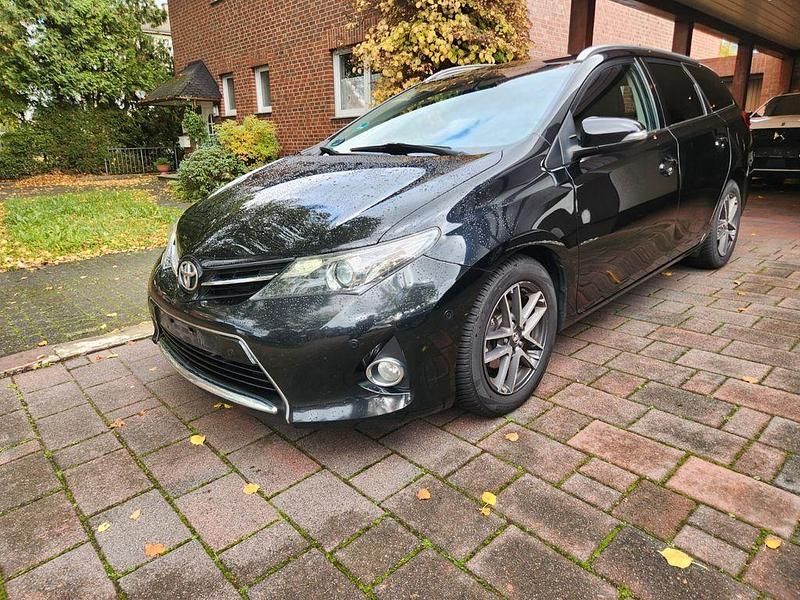 Schwarz Gebraucht 2015 Toyota Auris Touring Sports Edition Kombi | 5.900 € (Guter Preis) - Bild 1/4