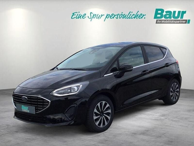 Agate black metallic Gebraucht 2023 Ford Fiesta Titanium Kleinwagen | 19.340 € (Fairer Preis) - Bild 1/4