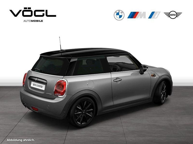 Gebraucht Mini Cooper Hatch 136 PS (100 kW) 2019 Moonwalk grey Kleinwagen