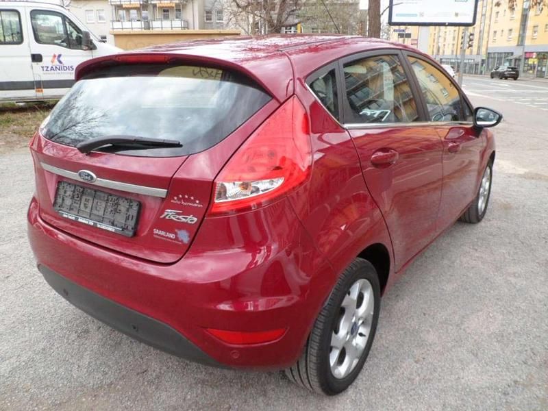 Gebraucht Ford Fiesta Titanium 97 PS (71 kW) 2011 Hot magenta Kleinwagen