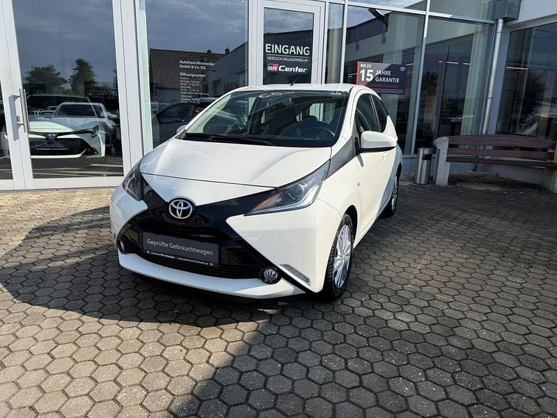 Weiß Gebraucht 2018 Toyota Aygo X-play Kleinwagen | 8.000 € (Guter Preis) - Bild 1/4