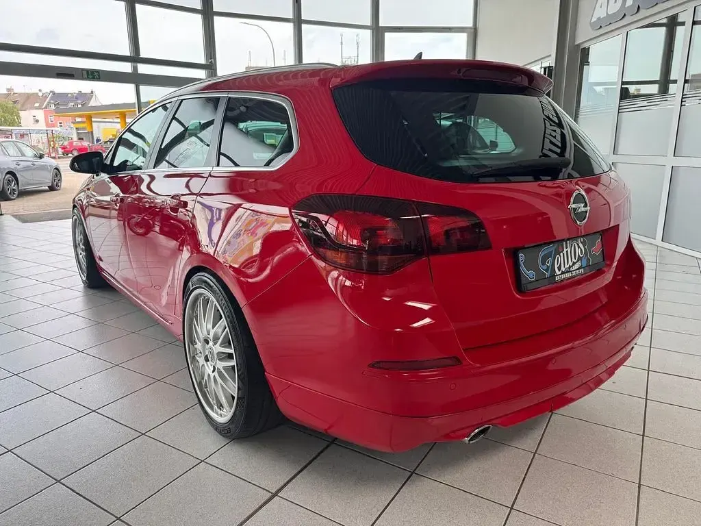 Gebraucht Opel Astra 194 PS (142 kW) 2015 Rot Limousine