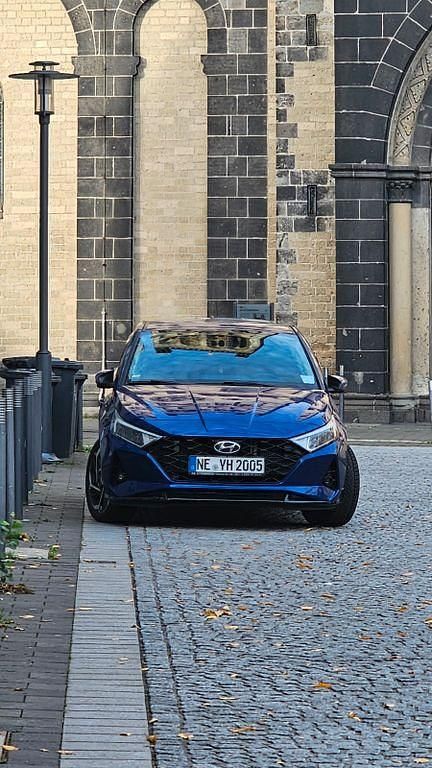 Violett Gebraucht 2020 Hyundai i20 Prime Limousine | 15.999 € (Guter Preis) - Bild 1/4