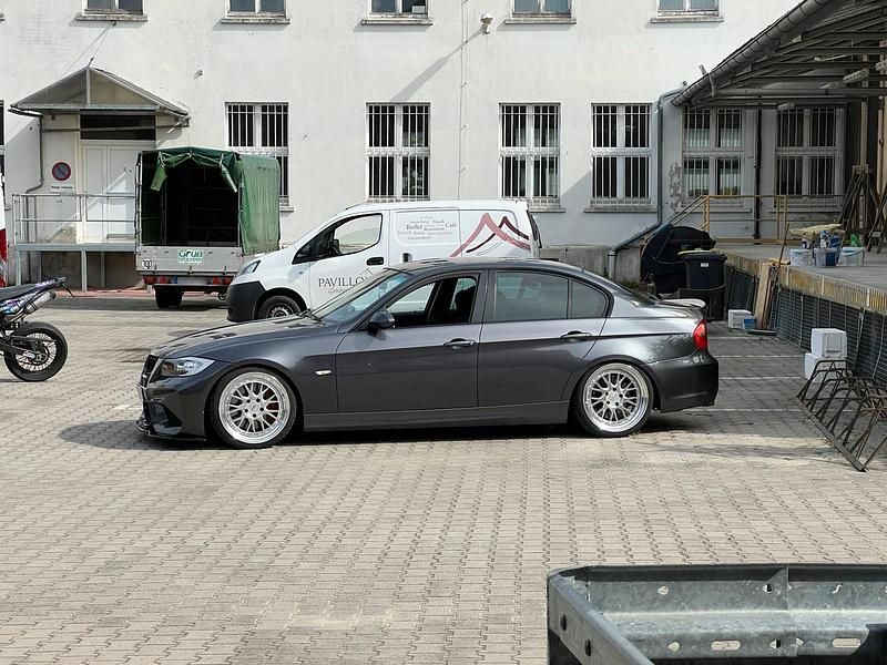Gebraucht BMW 320 150 PS (110 kW) 2005 Grau Limousine