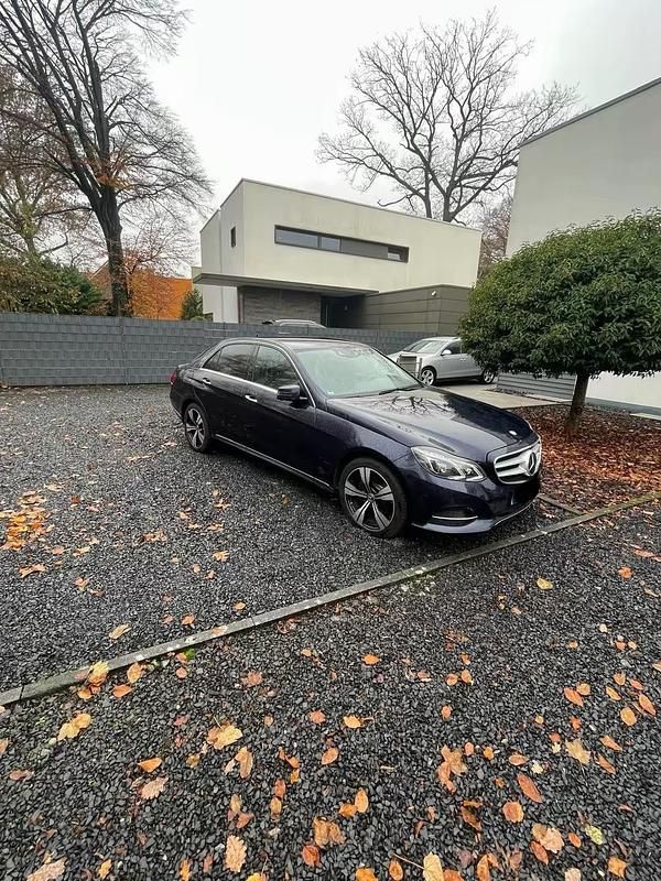 Blau Gebraucht 2015 Mercedes E300 Limousine | 10.000 € (Superpreis) - Bild 1/4