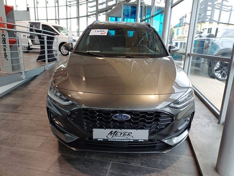 Magneticgrau (metallic) Gebraucht 2024 Ford Focus ST-Line X Kombi | 30.950 € (Fairer Preis) - Bild 1/4