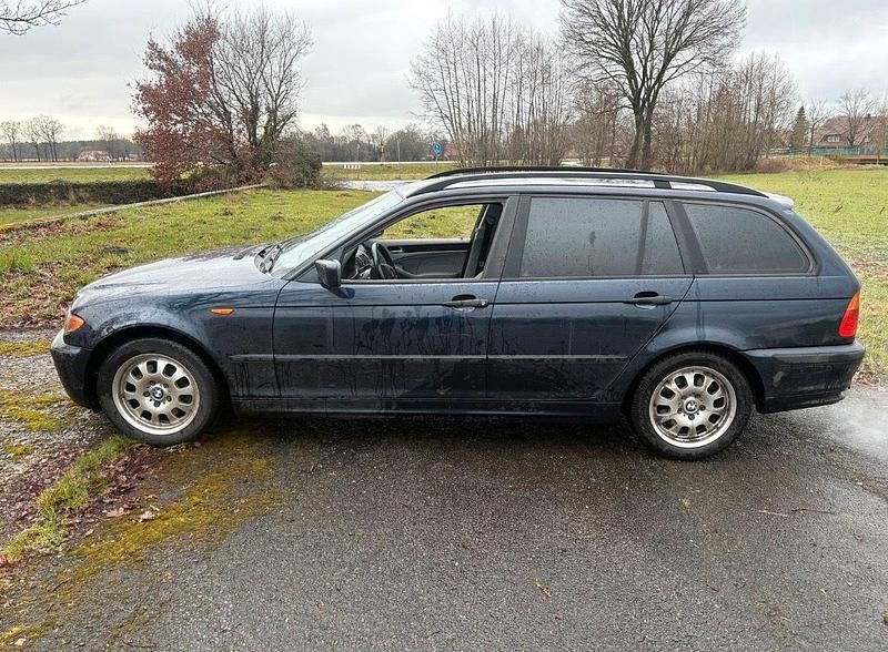 Gebraucht BMW 320 150 PS (110 kW) 2002 Blau Kombi