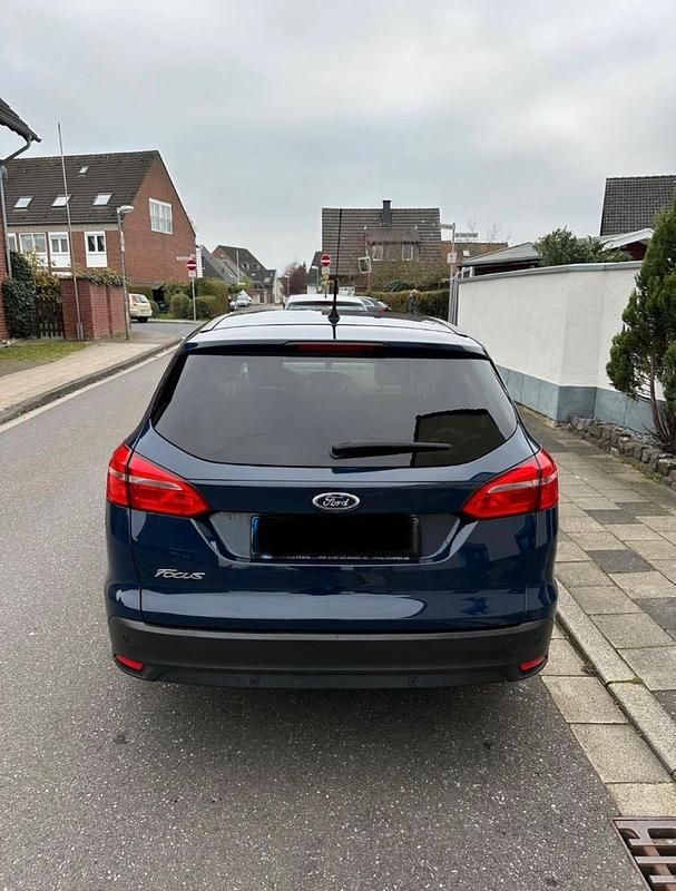 Gebraucht Ford Focus 120 PS (88 kW) 2016 Blau Kombi