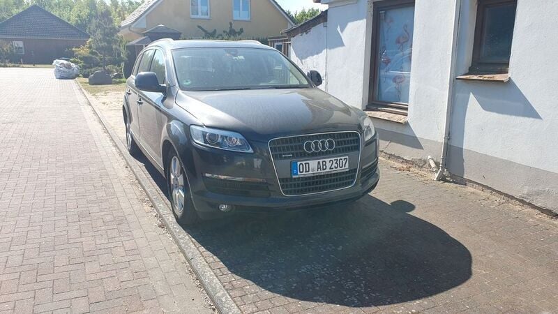 Grau Gebraucht 2008 Audi Q7 SUV | 8.600 € (Superpreis) - Bild 1/4