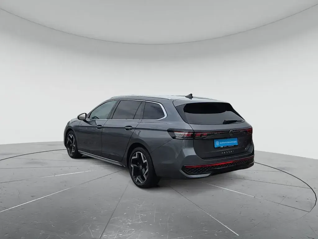 Gebraucht VW Passat R-line 193 PS (141 kW) 2025 Diabasgrau metallic Kombi