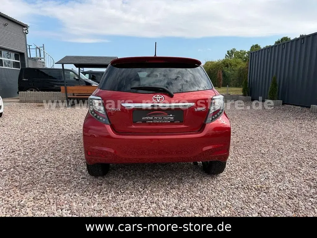 Gebraucht Toyota Yaris Trend 99 PS (72 kW) 2013 Rot Kleinwagen