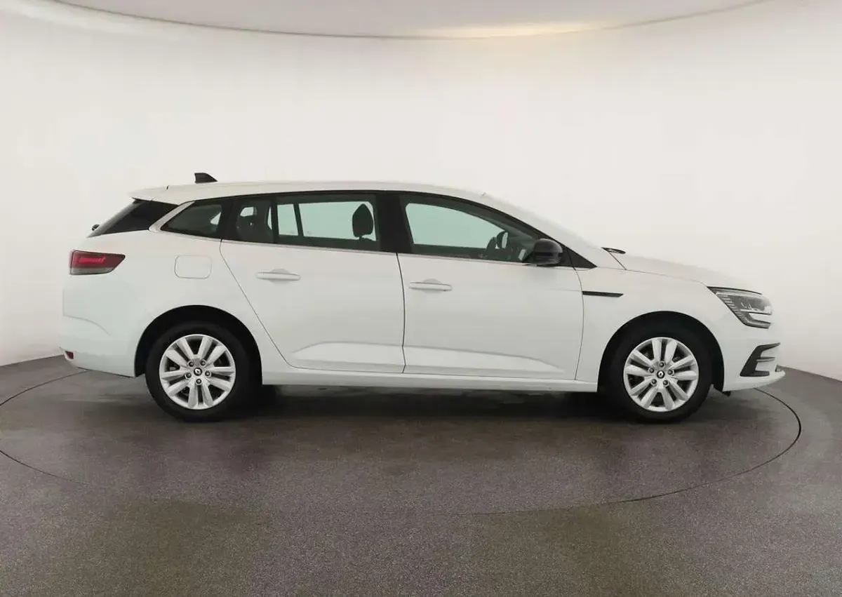 Gebraucht Renault Mégane GrandTour Equilibre 140 PS (102 kW) 2024 Gletscherweiß Kombi