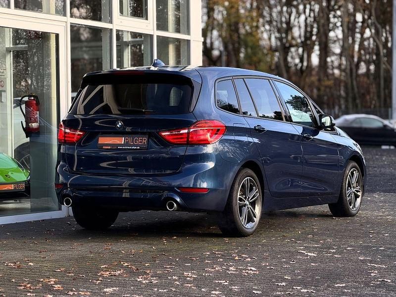 Gebraucht BMW 220 Gran Tourer Sport Line 178 PS (130 kW) 2021 Blau Van / Kleinbus