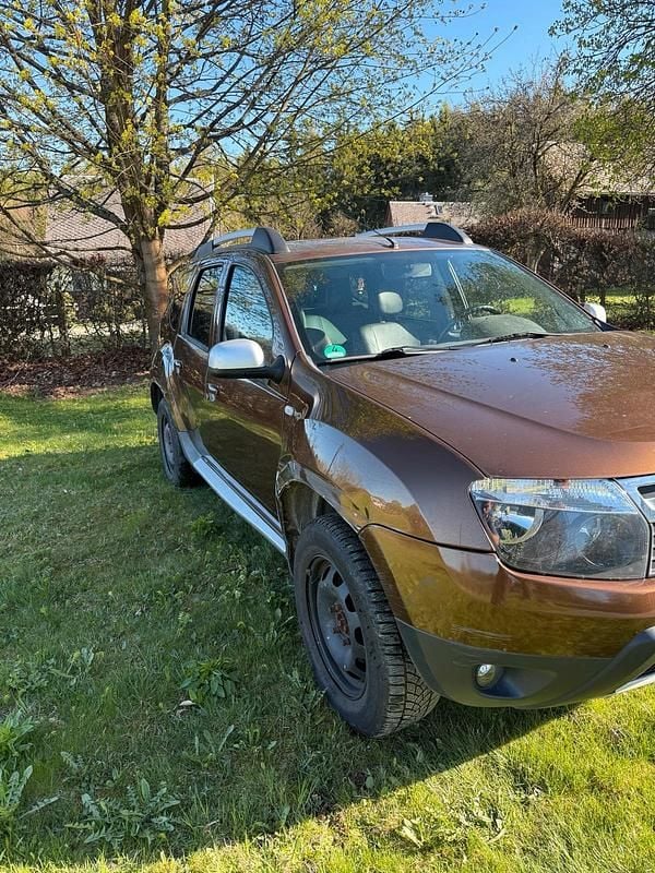Second-hand Dacia Duster 105 CP (77 kW) 2011 Maro SUV