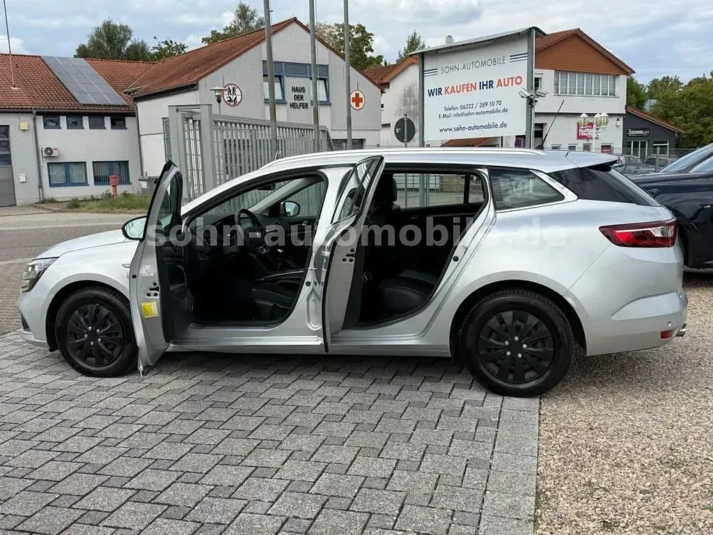 Gebraucht Renault Mégane IV Intens 132 PS (97 kW) 2017 Silber Limousine