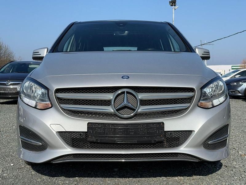 Gebraucht Mercedes B180 109 PS (80 kW) 2015 Silber Van / Kleinbus