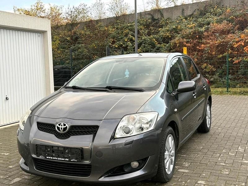 Grau Gebraucht 2008 Toyota Auris Limousine | 5.999 € (Fairer Preis) - Bild 1/4