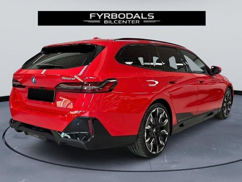 Gebraucht BMW 550e M Sport 489 PS (359 kW) 2025 Rot Limousine