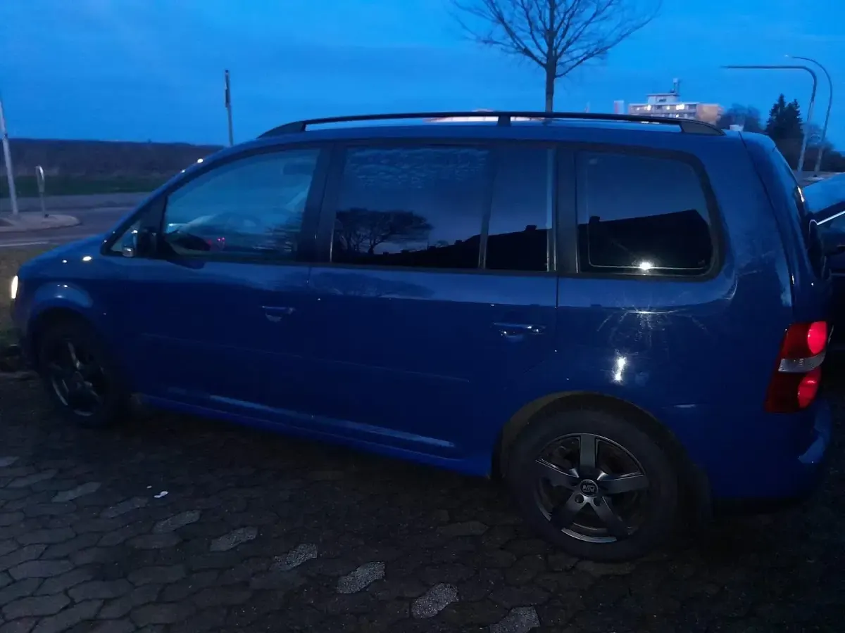 Gebraucht VW Touran 105 PS (77 kW) 2005 Blau Van / Kleinbus