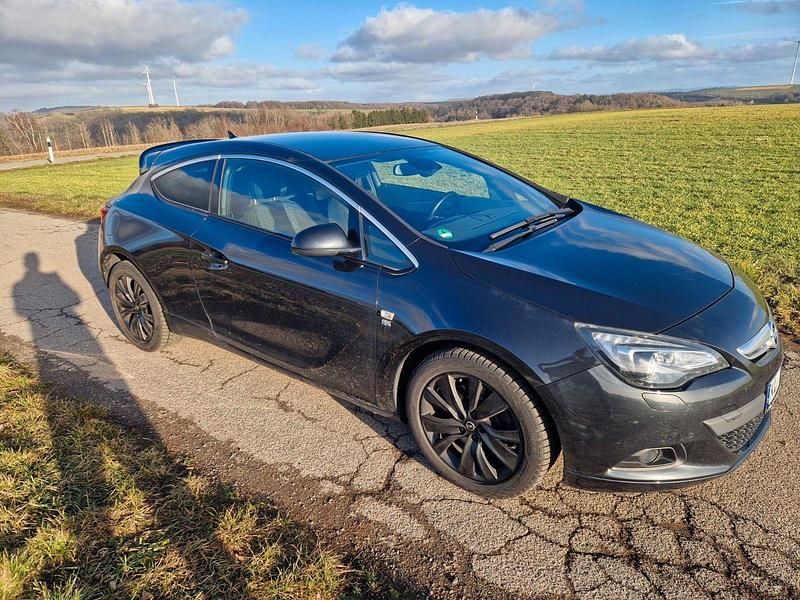 Gebraucht Opel Astra GTC S 165 PS (121 kW) 2015 Schwarz Limousine