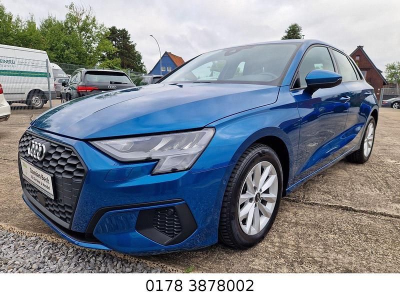 Blau Gebraucht 2021 Audi A3 Sportback Basis Kleinwagen | 17.500 € (Fairer Preis) - Bild 1/4