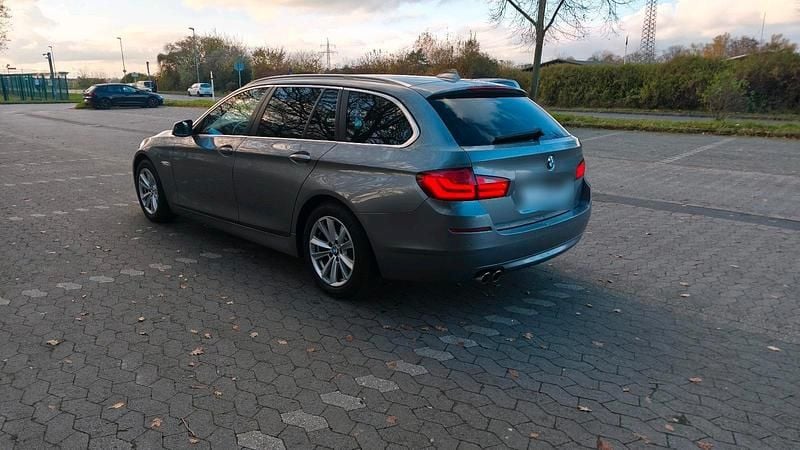 Gebraucht BMW 520 184 PS (135 kW) 2011 Grau Kombi