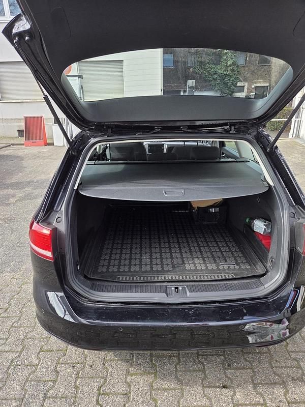 Gebraucht VW Passat Comfortline 150 PS (110 kW) 2018 Schwarz Kombi