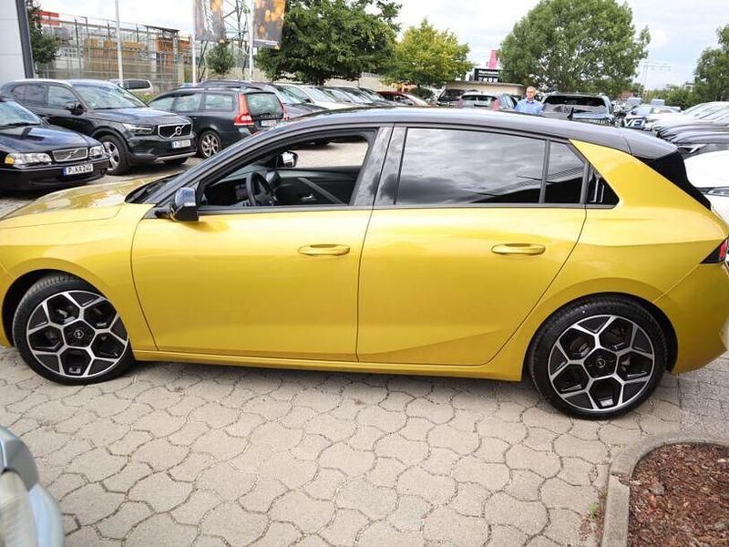 Gebraucht Opel Astra 131 PS (96 kW) 2023 Gelb Limousine
