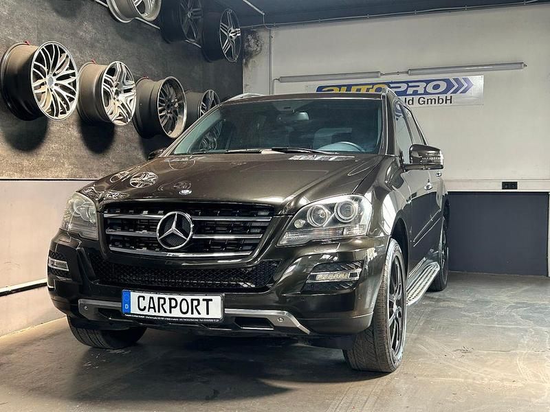 Braun Gebraucht 2011 Mercedes ML350 SUV | 19.990 € (Fairer Preis) - Bild 1/4