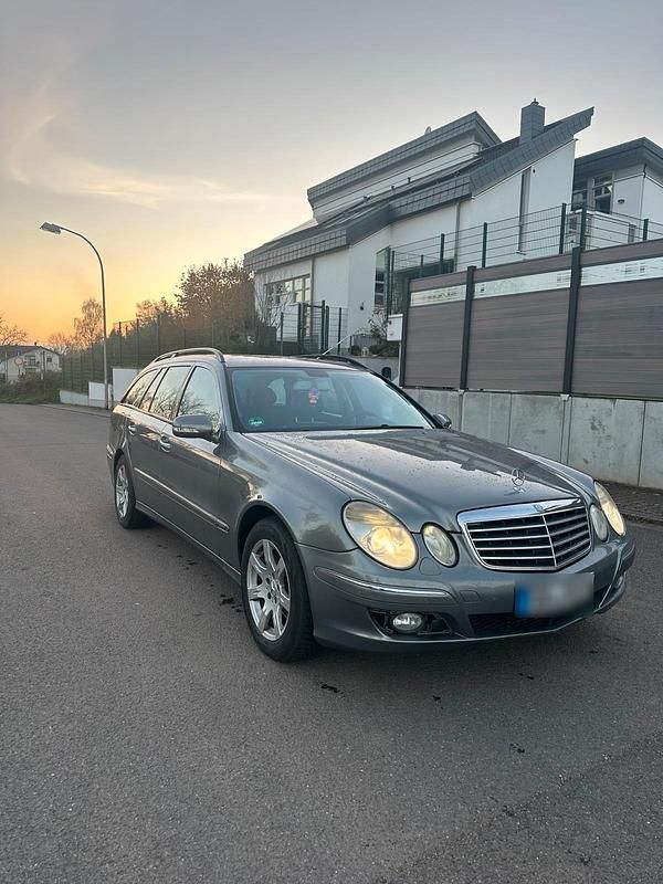 Gebraucht Mercedes E320 Avantgarde 224 PS (164 kW) 2007 Silber Kombi