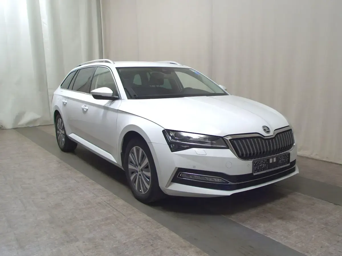 Gebraucht Skoda Superb Style 156 PS (114 kW) 2021 Weiß Kombi