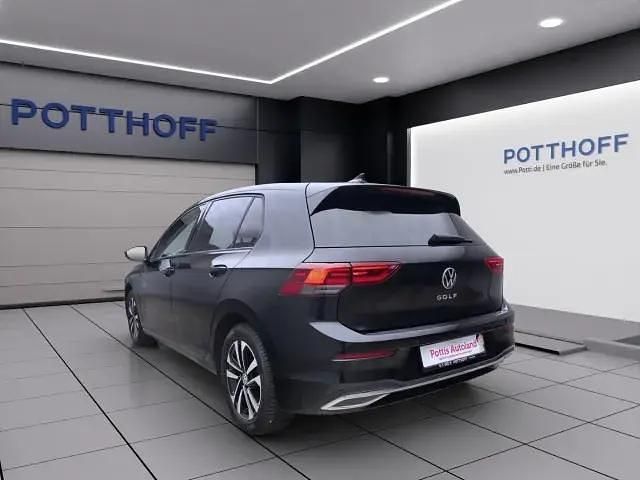 Używany VW Golf VII Active 150 KM (110 kW) 2021 Czarny Hatchback