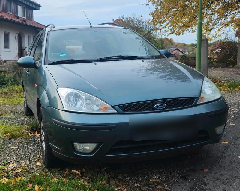 Grün Gebraucht 2003 Ford Focus Ghia Kombi | 1.300 € (Guter Preis) - Bild 1/4