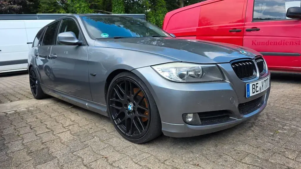 Gebraucht BMW 318 143 PS (105 kW) 2010 Grau Kombi
