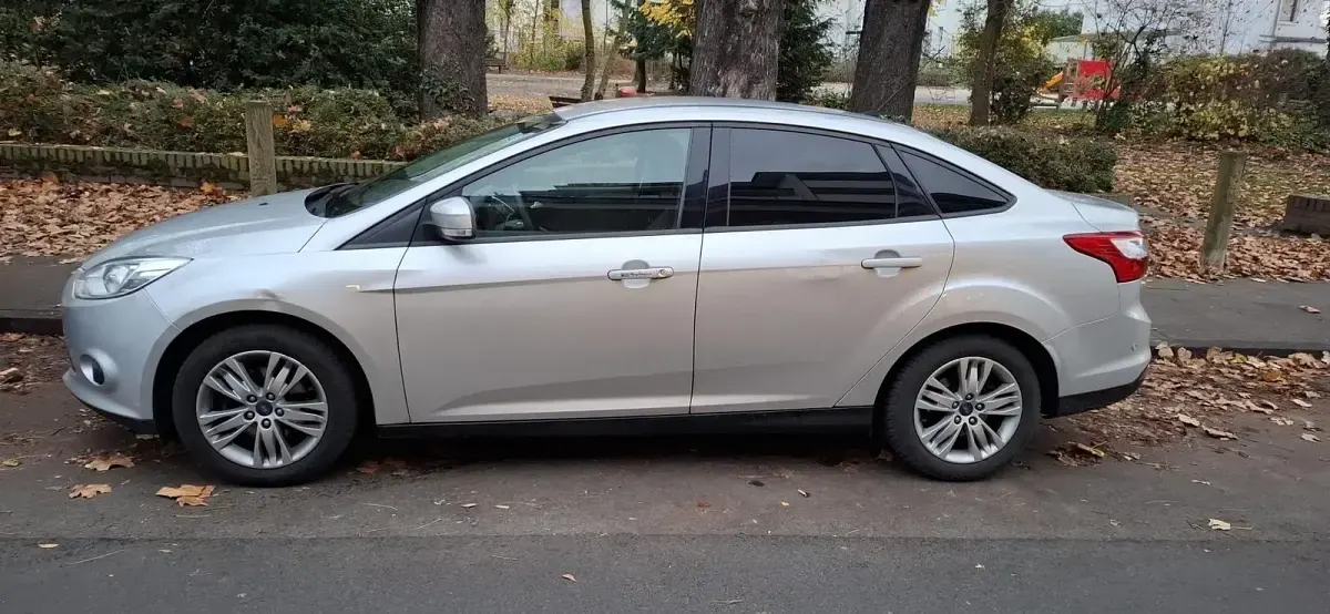 Usata Ford Focus 86 CV (63 kW) 2014 Argento Berlina