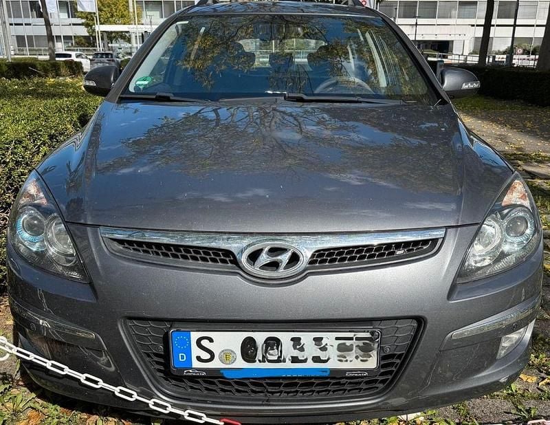 Grau Gebraucht 2010 Hyundai i30 Comfort Kombi | 4.200 € (Fairer Preis) - Bild 1/4