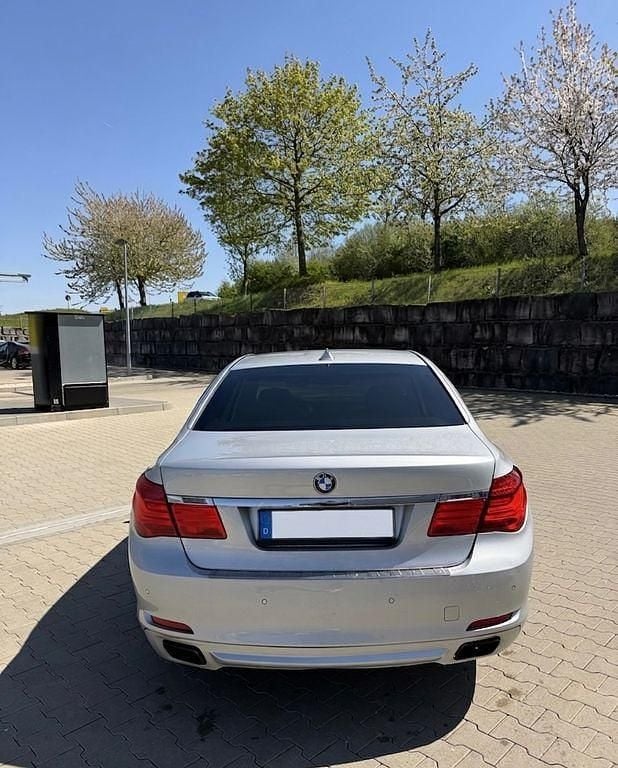 Gebraucht BMW 750 408 PS (300 kW) 2009 Silber Limousine