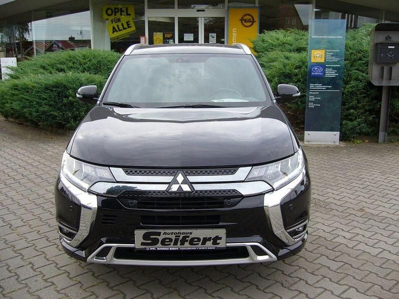 Pantherschwarz (p) Gebraucht 2018 Mitsubishi Outlander P-HEV Edition SUV | 19.970 € (Fairer Preis) - Bild 1/4