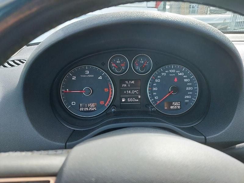 Schwarz Gebraucht 2011 Audi A3 Sportback Attraction Limousine | 4.900 € (Guter Preis) - Bild 1/4