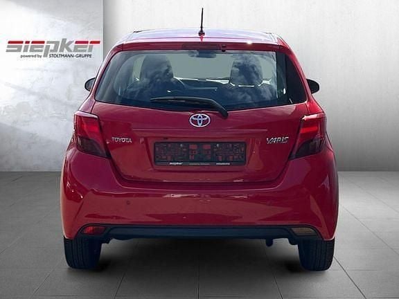 Gebraucht Toyota Yaris Basis 99 PS (72 kW) 2016 Vulcanorot Limousine