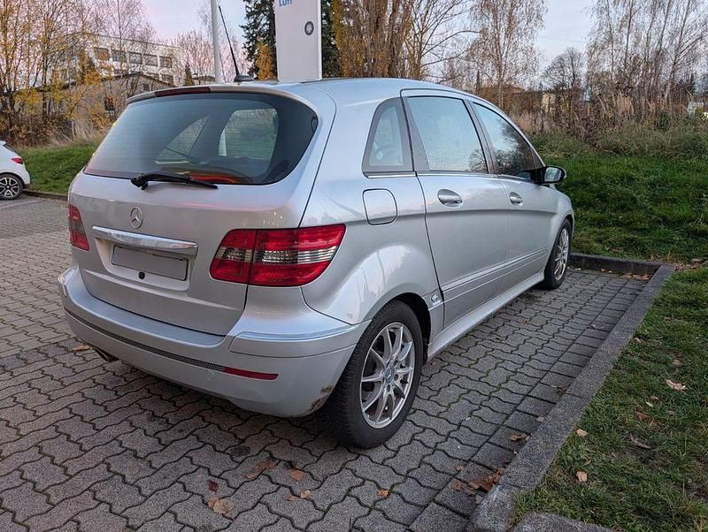 Gebraucht Mercedes B180 109 PS (80 kW) 2007 Silber Van / Kleinbus