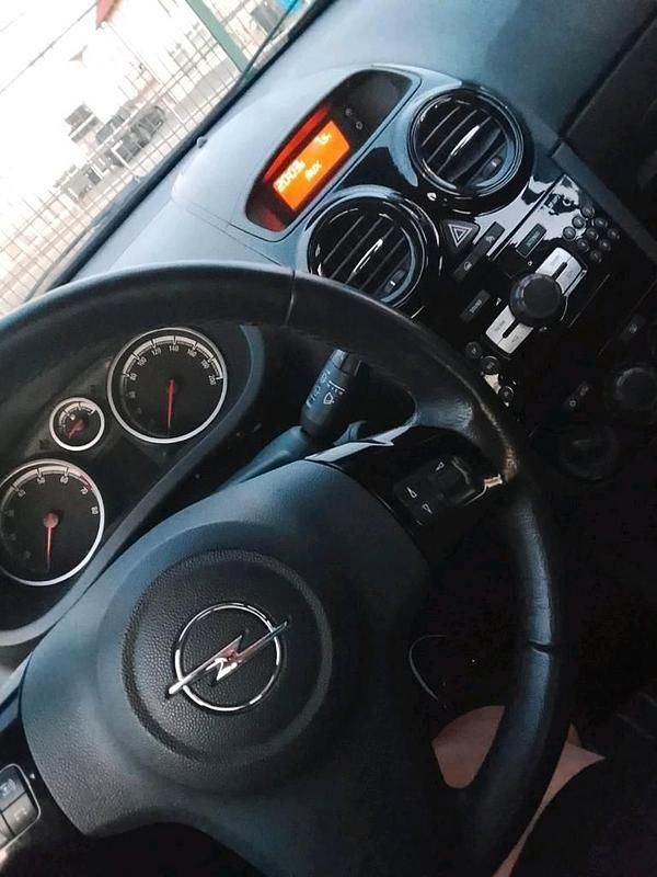 Gebraucht Opel Corsa 70 PS (51 kW) 2010 Silber Kleinwagen