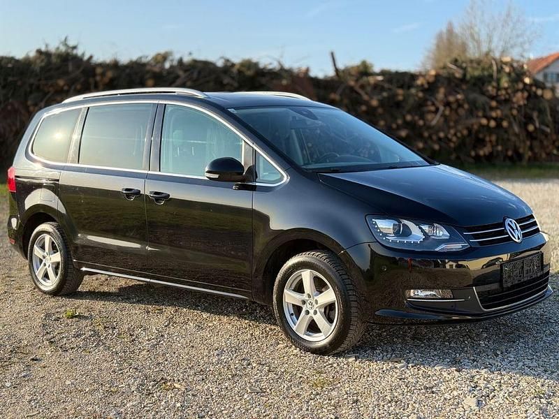 Gebraucht VW Sharan Highline 140 PS (102 kW) 2013 Deep black perleffekt Van / Kleinbus