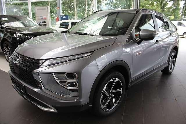 Grau metallic Gebraucht 2022 Mitsubishi Eclipse Cross Plus SUV | 21.570 € (Teuer) - Bild 1/4