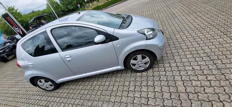 Silber Gebraucht 2006 Toyota Aygo Kleinwagen | 1.600 € (Fairer Preis) - Bild 1/4